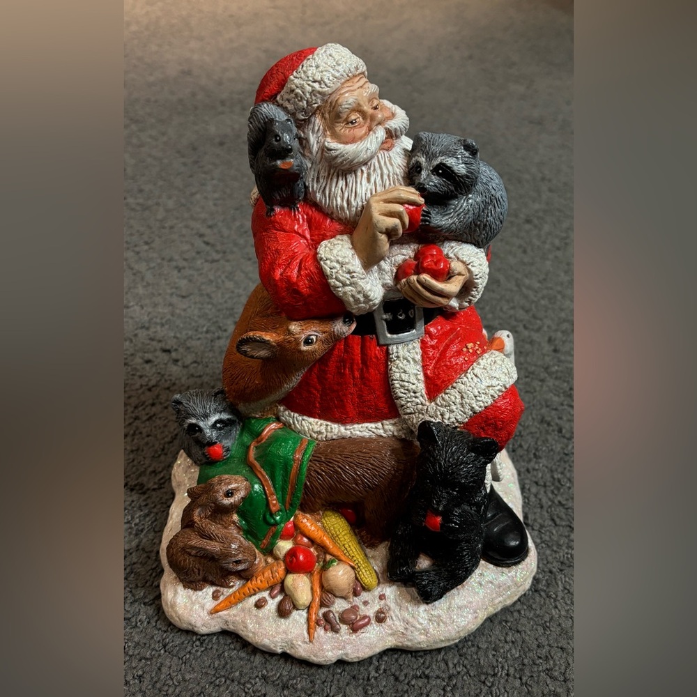 1993 Accents Unlimited Holiday Santa Claus Feeding Animals Statue 11”